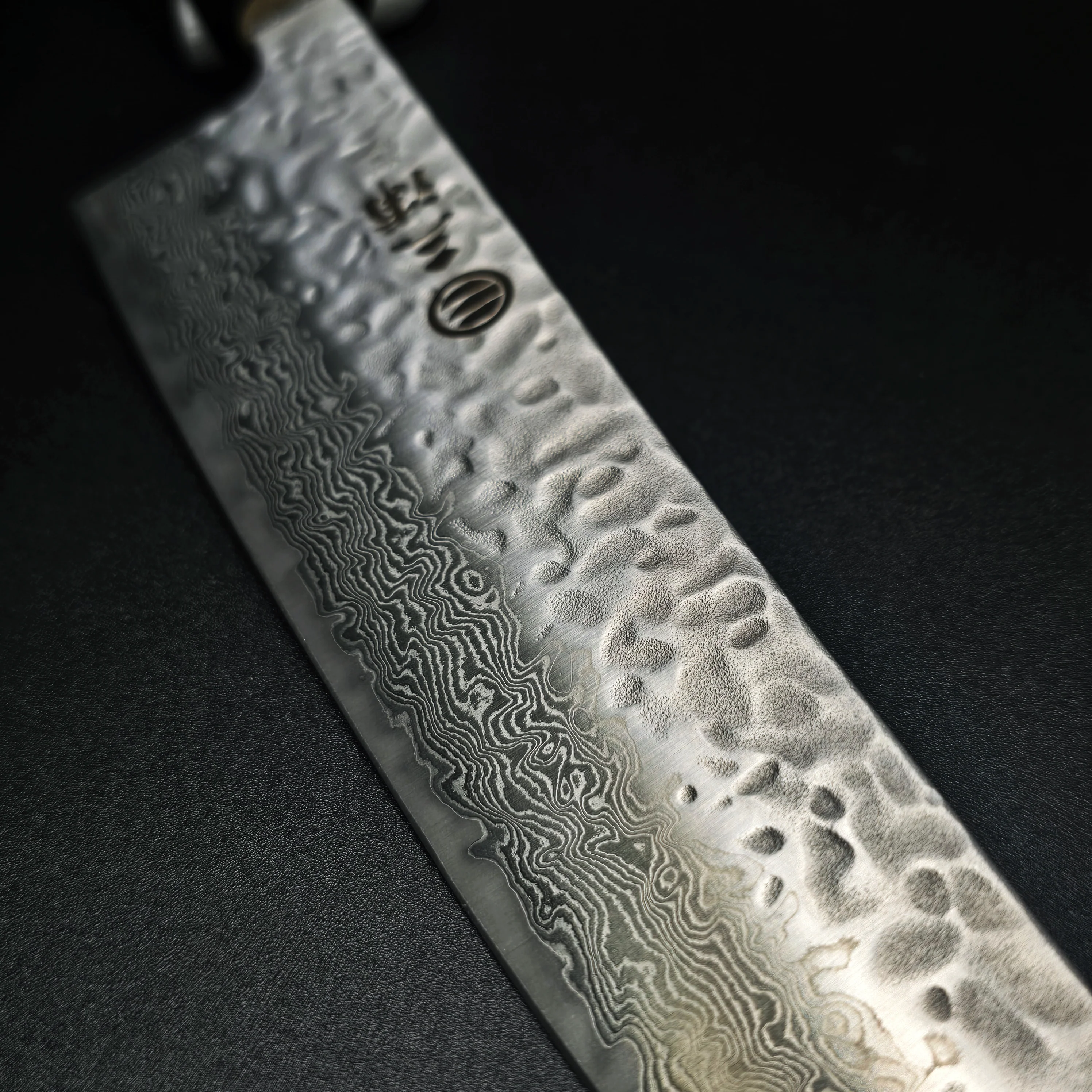 JAPONES: GYUTO 210mm DAMASCO MARTILLADO AUS-10 MANGO EN MAGNOLIA - Image 5